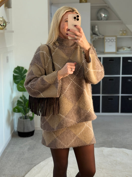 Mocha/Oatmeal Argyle Knitted Set