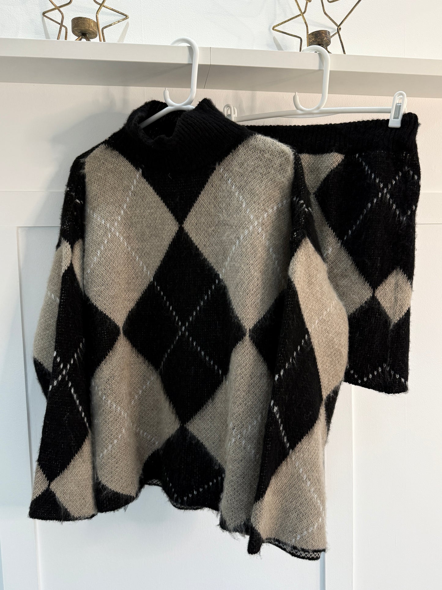 Mocha/Oatmeal Argyle Knitted Set