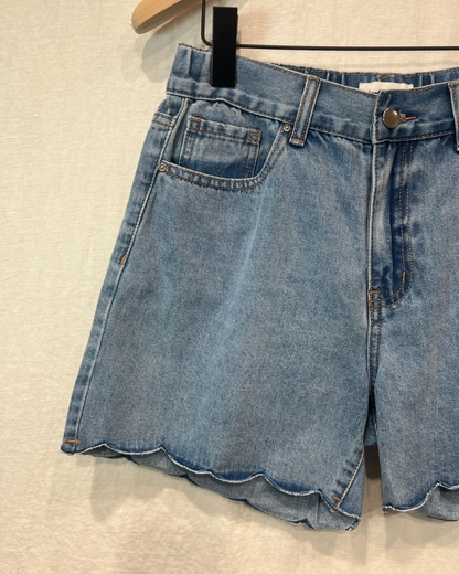 Mid Denim Scallop Edge Shorts