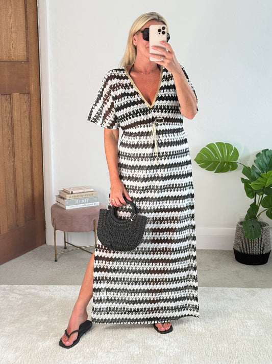 White/Black Wavy Maxi Beach Dress