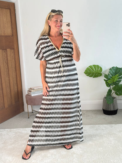 White/Black Wavy Maxi Beach Dress