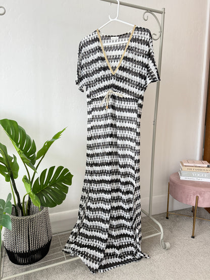 White/Black Wave MaxiBeach Dress