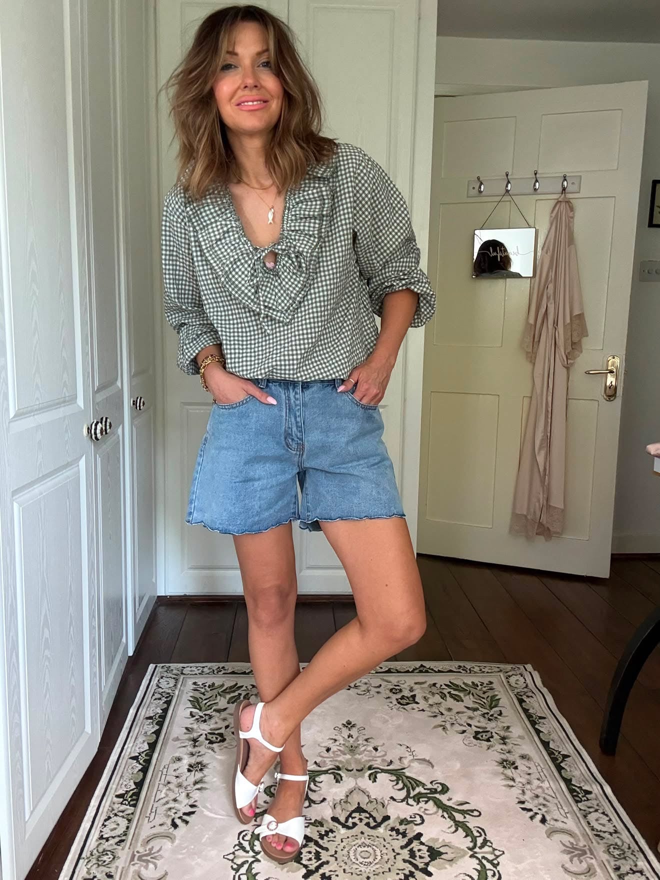 Mid Denim Scallop Edge Shorts