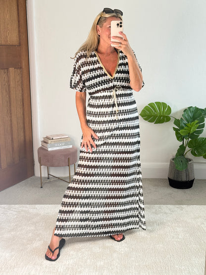 White/Black Wavy Maxi Beach Dress