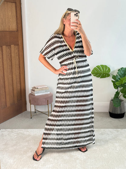 White/Black Wavy Maxi Beach Dress