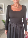 Black L/S Scoop Neck Pocket Dress