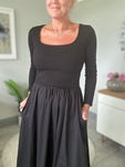 Black L/S Scoop Neck Pocket Dress