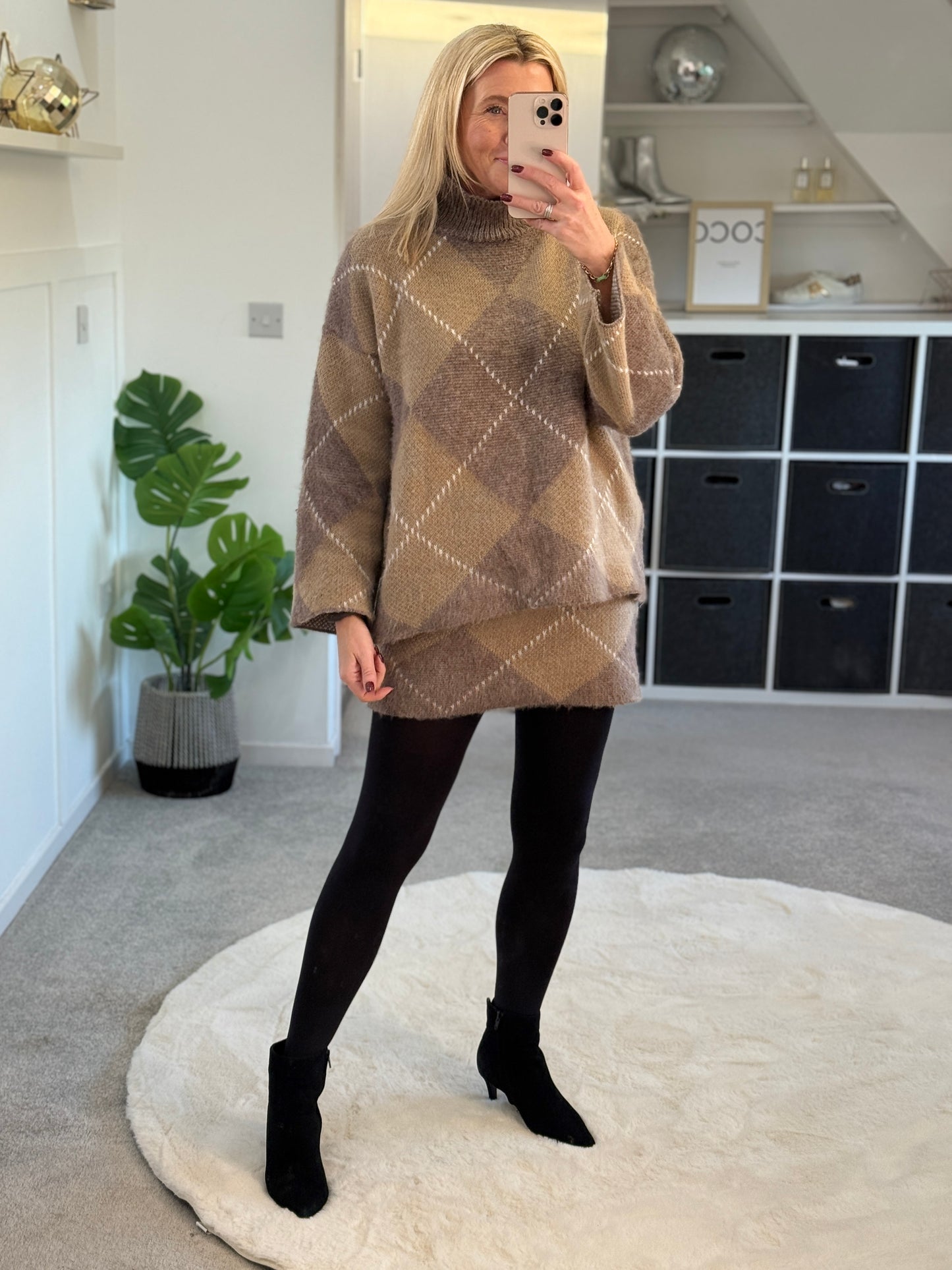 Mocha/Oatmeal Argyle Knitted Set