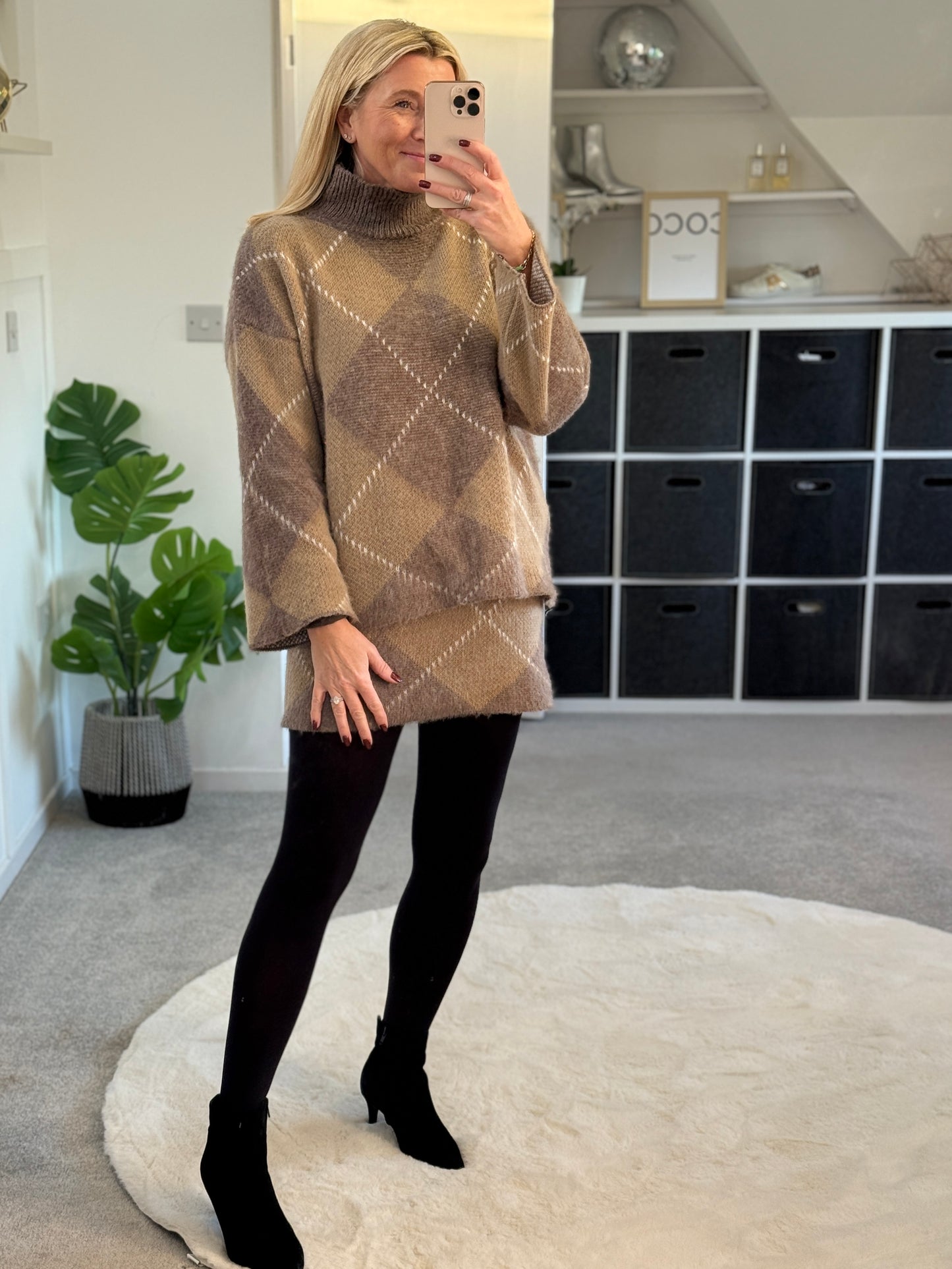 Mocha/Oatmeal Argyle Knitted Set