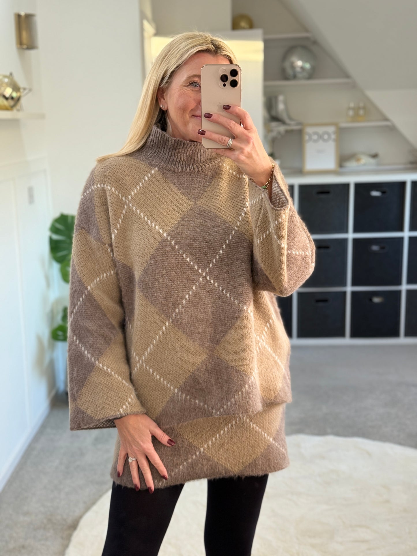 Mocha/Oatmeal Argyle Knitted Set