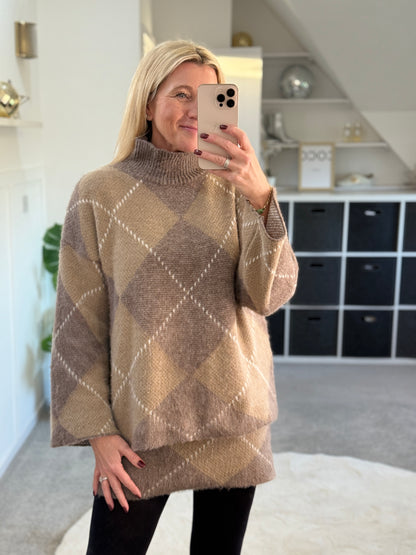 Mocha/Oatmeal Argyle Knitted Set