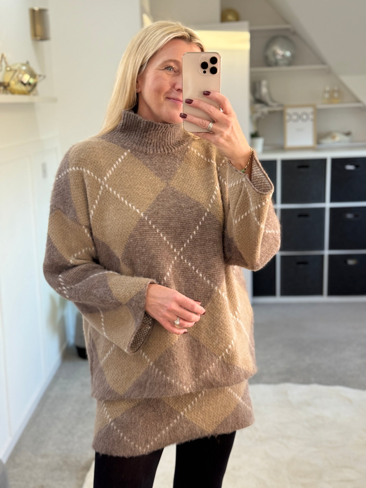 Mocha/Oatmeal Argyle Knitted Set