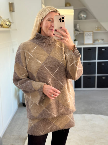 Mocha/Oatmeal Argyle Knitted Set