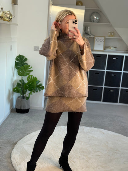 Mocha/Oatmeal Argyle Knitted Set