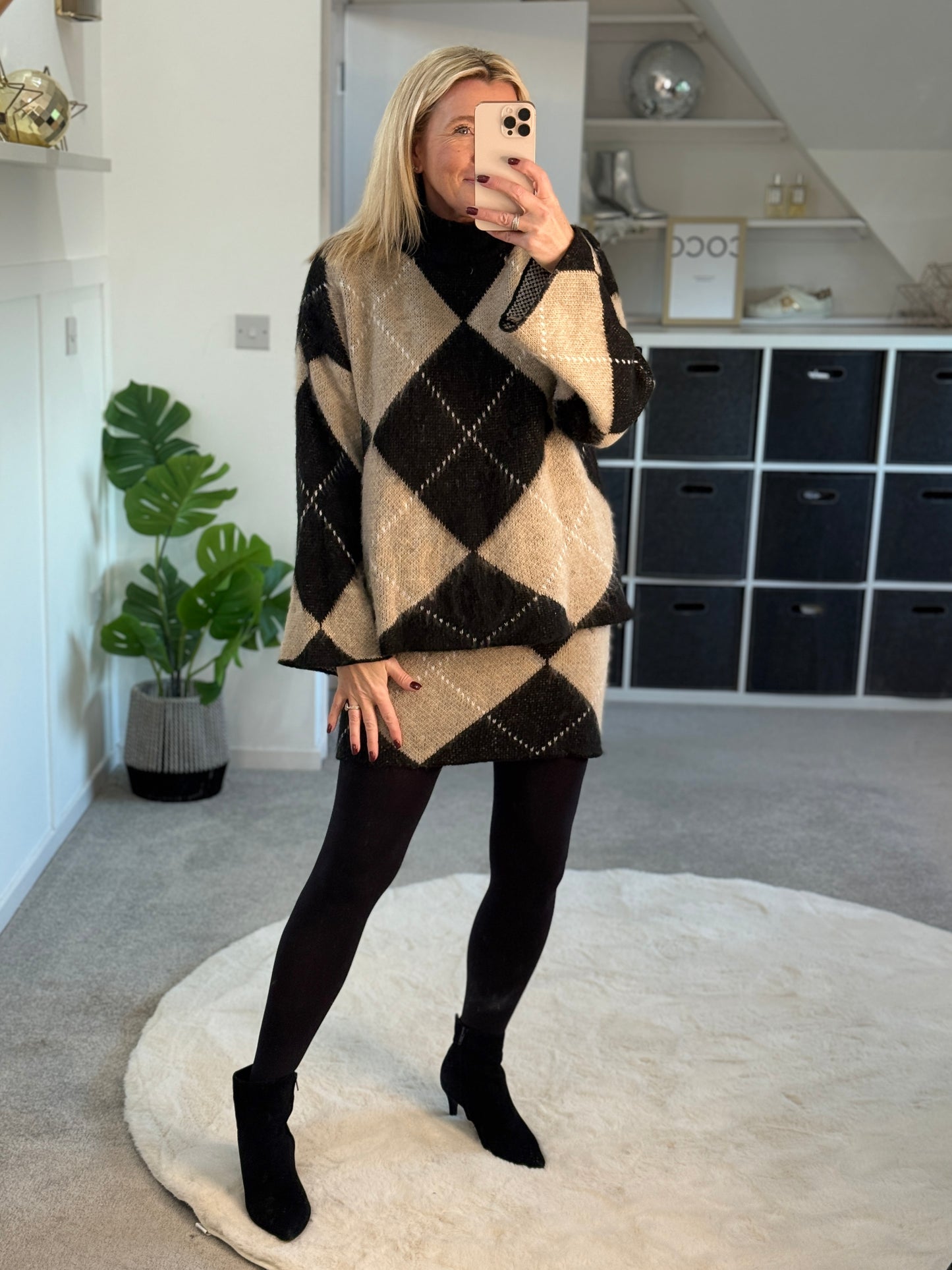 Mocha/Oatmeal Argyle Knitted Set