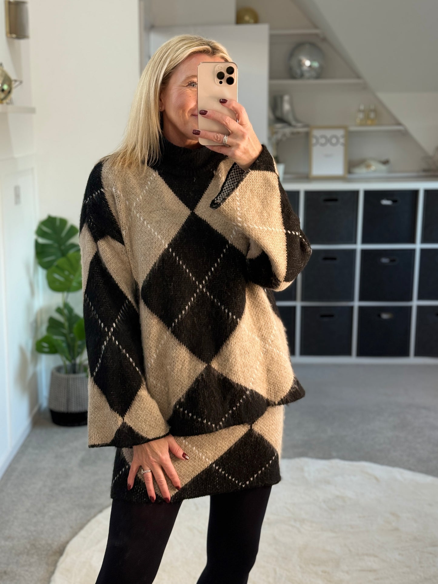 Mocha/Oatmeal Argyle Knitted Set