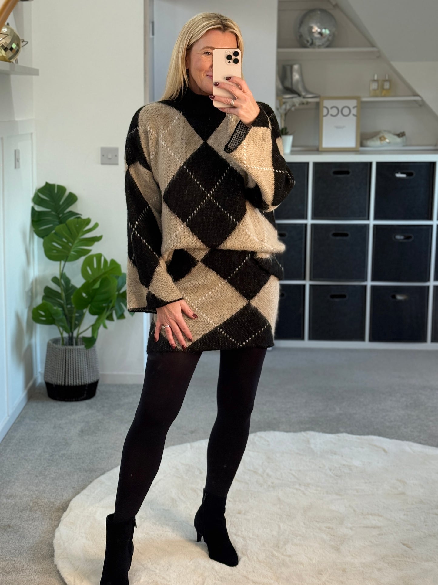 Mocha/Oatmeal Argyle Knitted Set