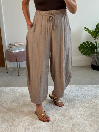 Mocha Floaty Barrel Crop Trousers