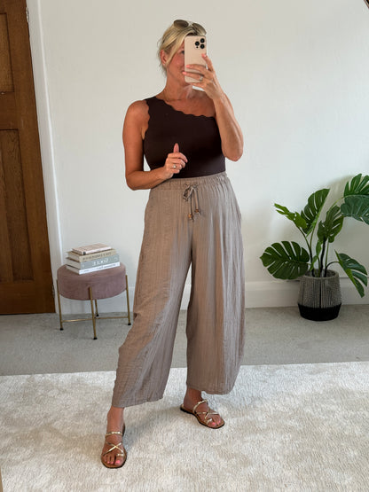 Mocha Floaty Barrel Crop Trousers
