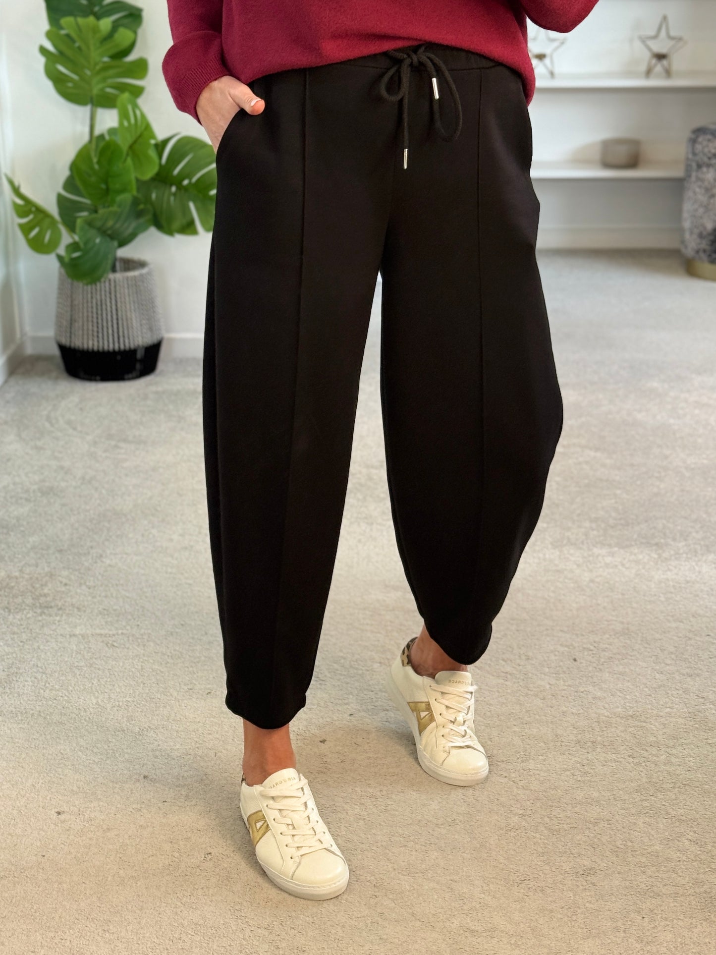 Black Cropped Carrot Leg Jogger