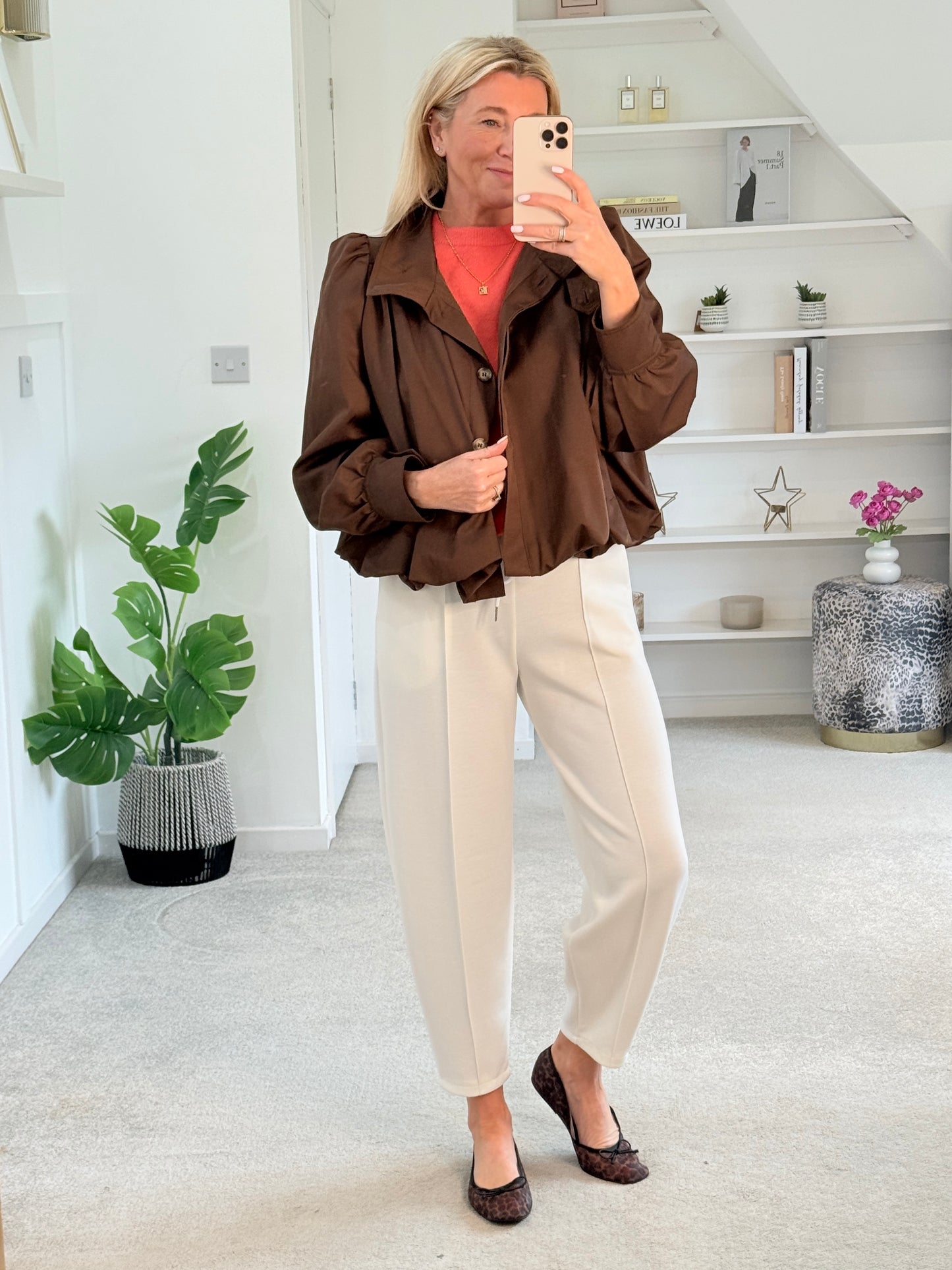 Cream Cropped Carrot Leg Jogger