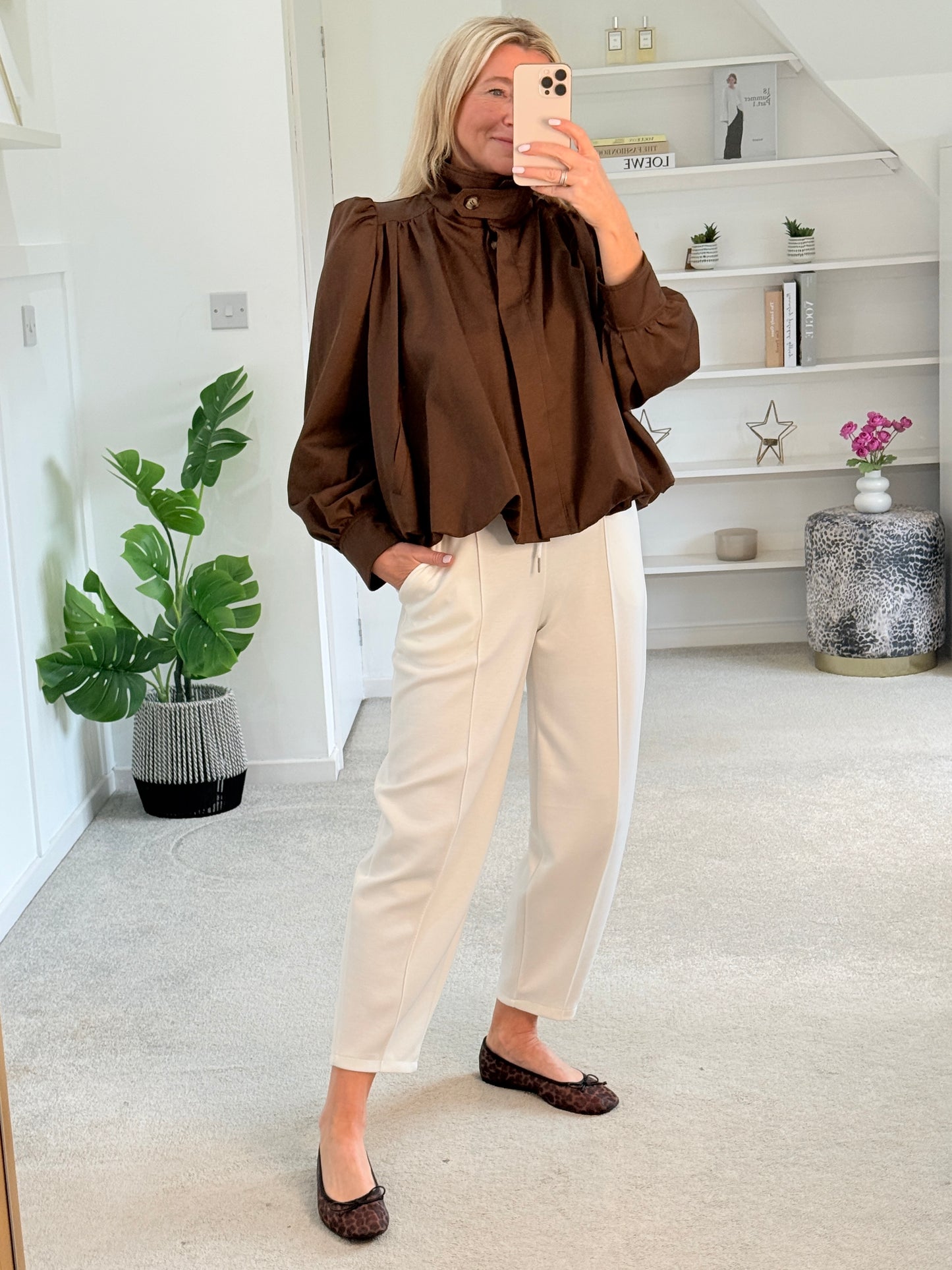 Cream Cropped Carrot Leg Jogger