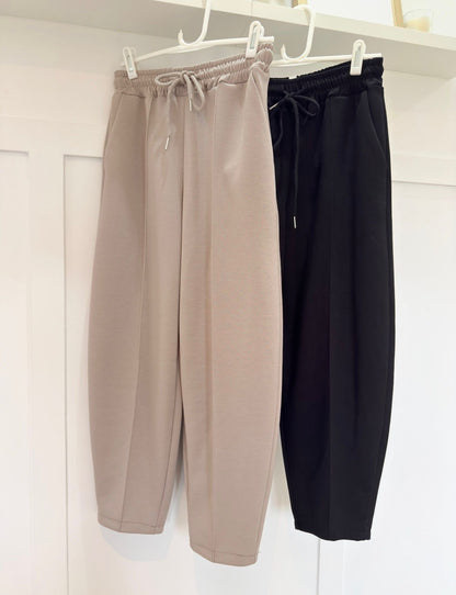 Black Cropped Carrot Leg Jogger
