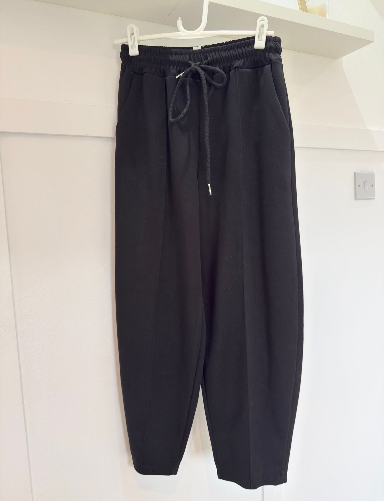 Black Cropped Carrot Leg Jogger