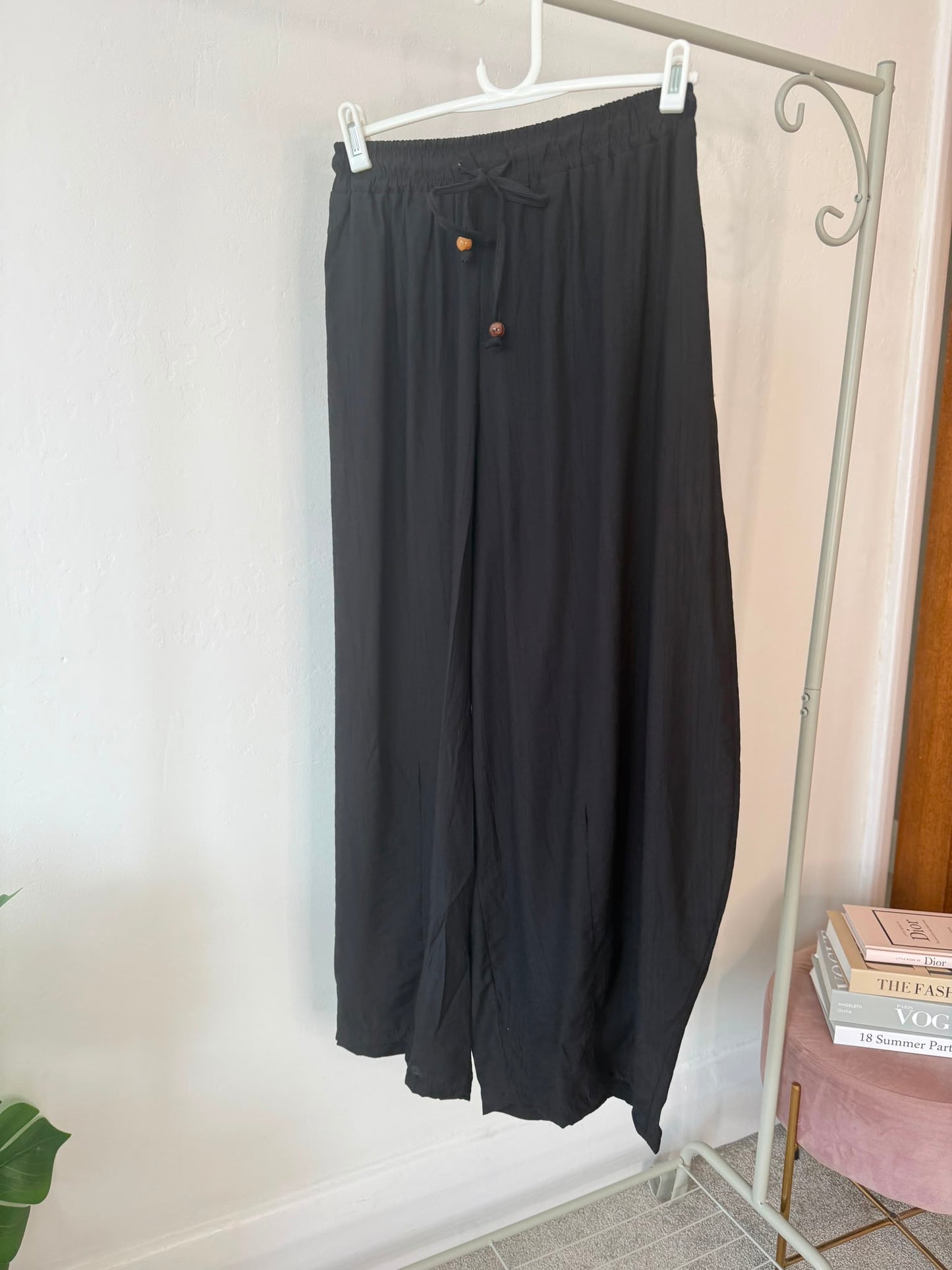 Black Floaty Barrel Crop Trousers